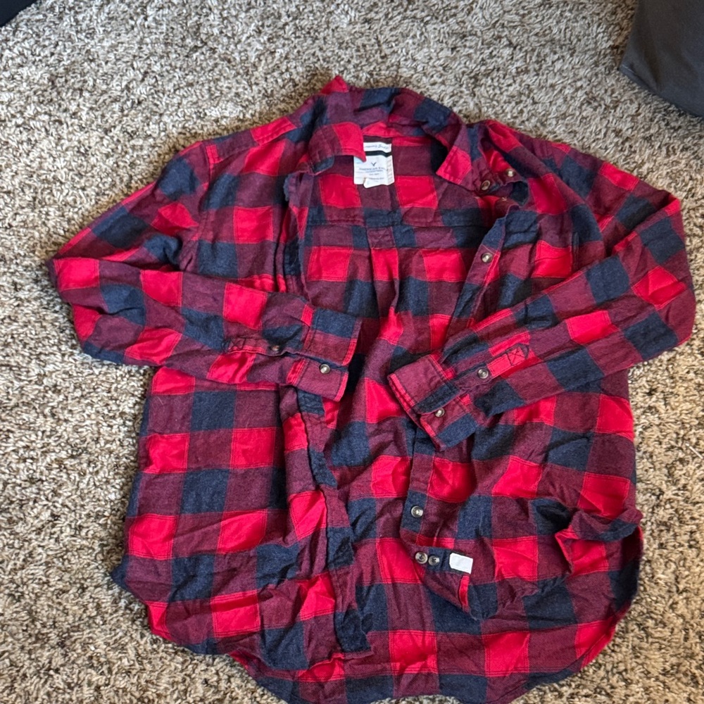 American Eagle Outfitters Red and Black Plaid Women's Shirt